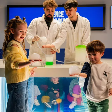 Chaos Lab: Experiencia divertida y creativa