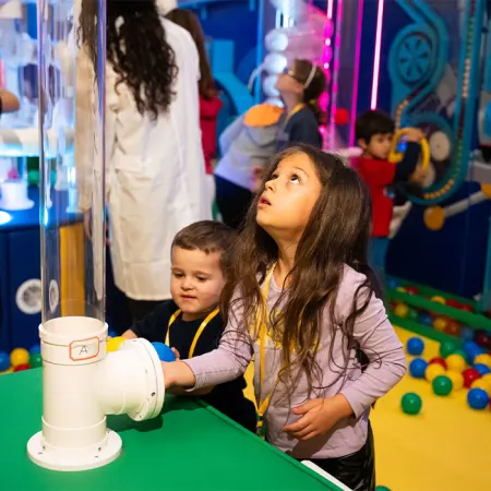 Chaos Lab: Experiencia divertida y creativa